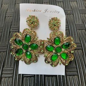 New Gold & Green Elegant Vintage Earrings